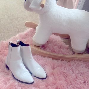 &OtherStories White Pointed Western boot with low heel Size 7